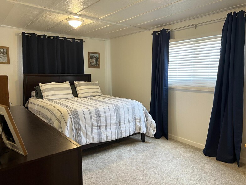 More Photos Of 112 McPherson St, Crawford Restaurant For Sale
