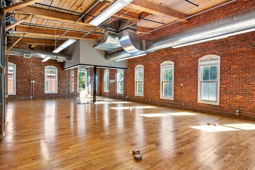 More Photos Of 77 Elm St, Amesbury Loft Creative Space For Lease
