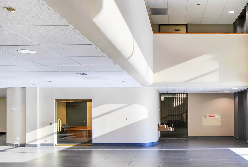 More Photos Of 601 E Tahquitz Canyon Way, Palm Springs Office For Sale