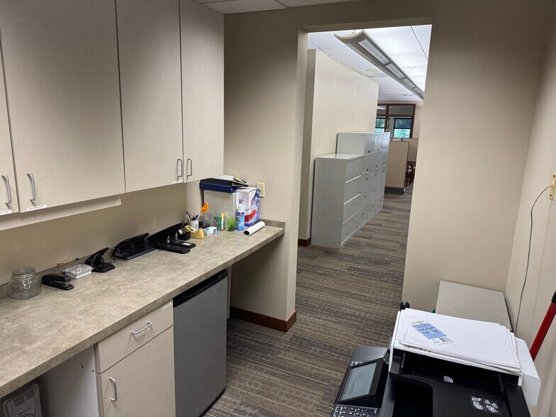 More Photos Of 109 Veterans Pky, Yorkville Office For Lease