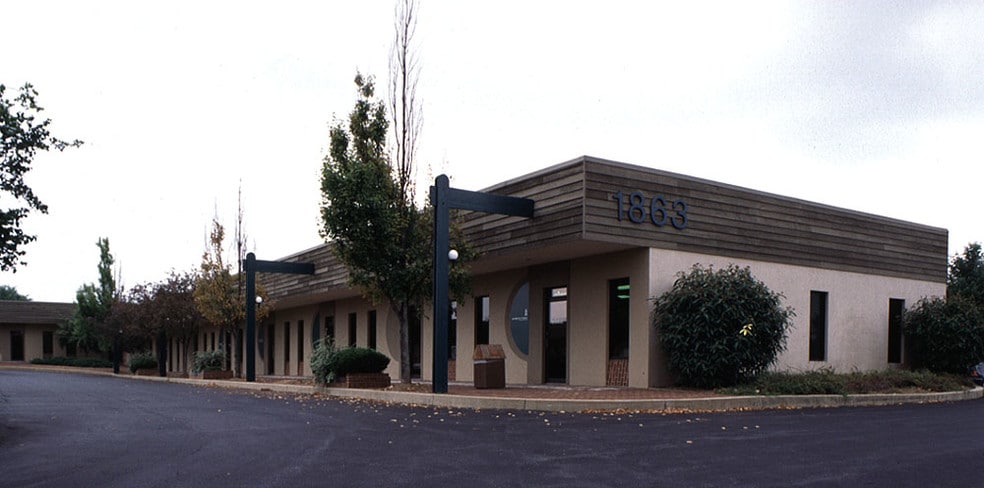More Photos Of 1861 Charter Ln, Lancaster Office For Lease