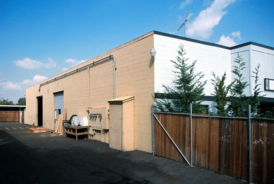More Photos Of 1050 Linda Vista Dr, San Marcos Manufacturing For Lease