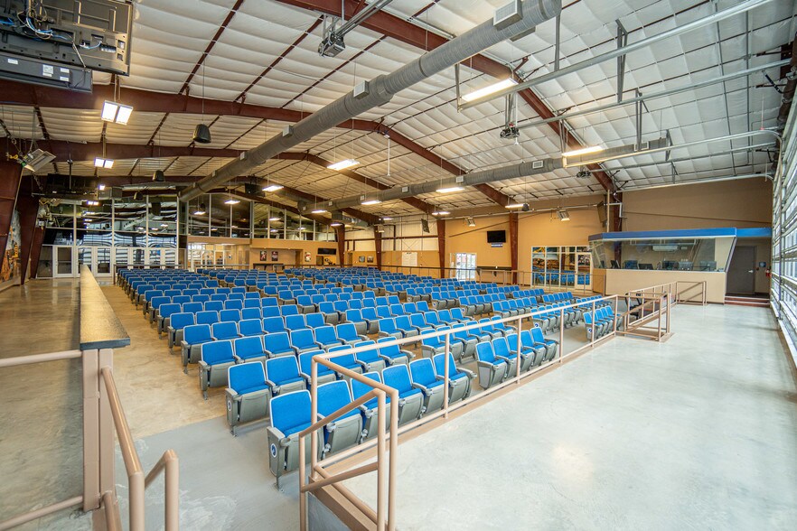 More Photos Of 7044 Interstate 10, Sealy Distribution For Sale