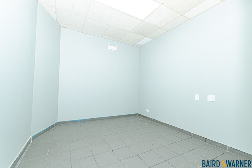 More Photos Of 4827-4831 W Irving Park Rd, Chicago Office For Lease