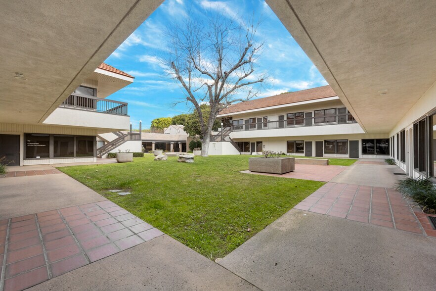 More Photos Of 250 El Camino Real, Tustin Office For Lease