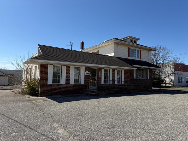 More Photos Of 385 Wheat Rd, Vineland Flex For Sale