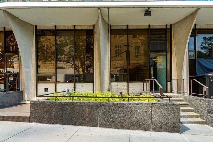 More Photos Of 200 Central Park S, New York Multifamily For Sale