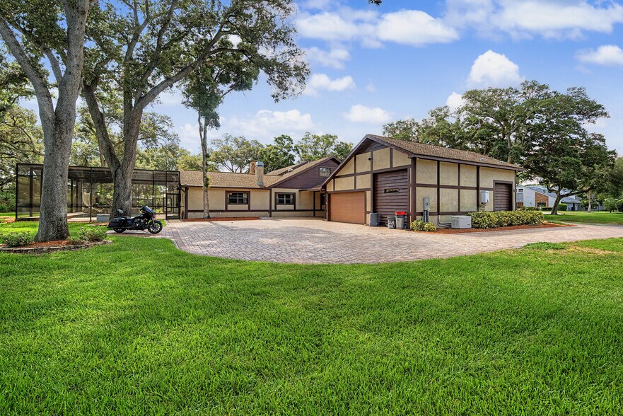 More Photos Of 2160 Laurence Dr, Clearwater Office For Sale