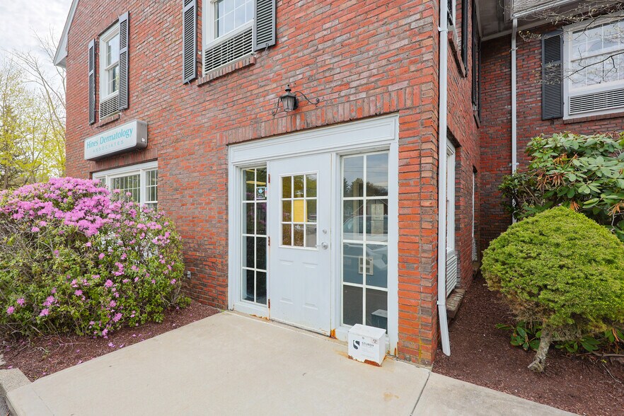 More Photos Of 555 Pleasant St, Attleboro Coworking Space
