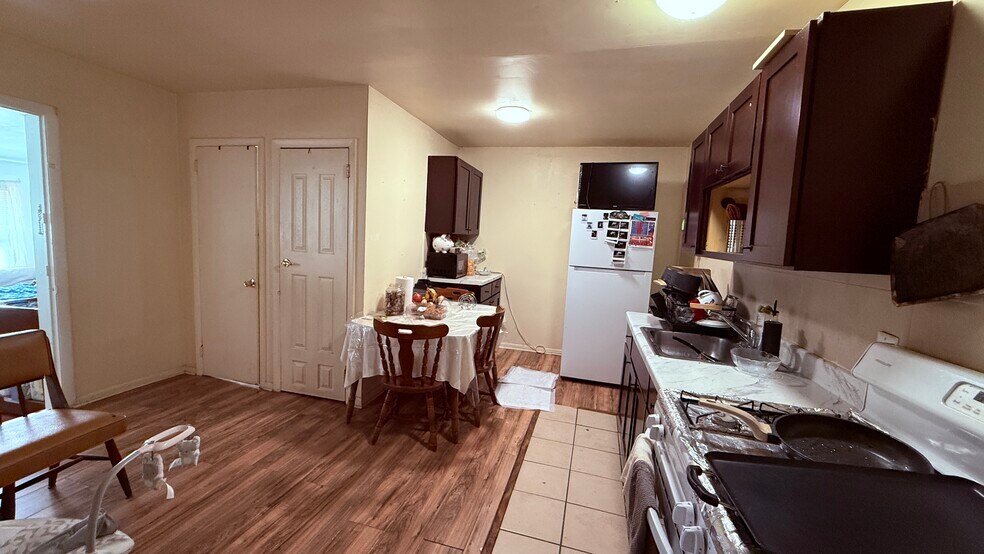 More Photos Of 211 S Easton Rd, Glenside Storefront Retail Residential For Sale