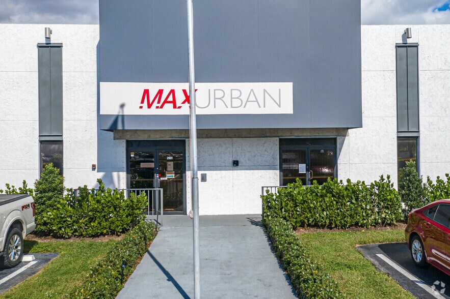 More Photos Of 2901 Gateway Dr, Pompano Beach Warehouse For Lease