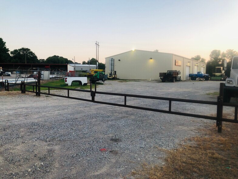 More Photos Of 919 S Roland St, Bristow Distribution For Sale