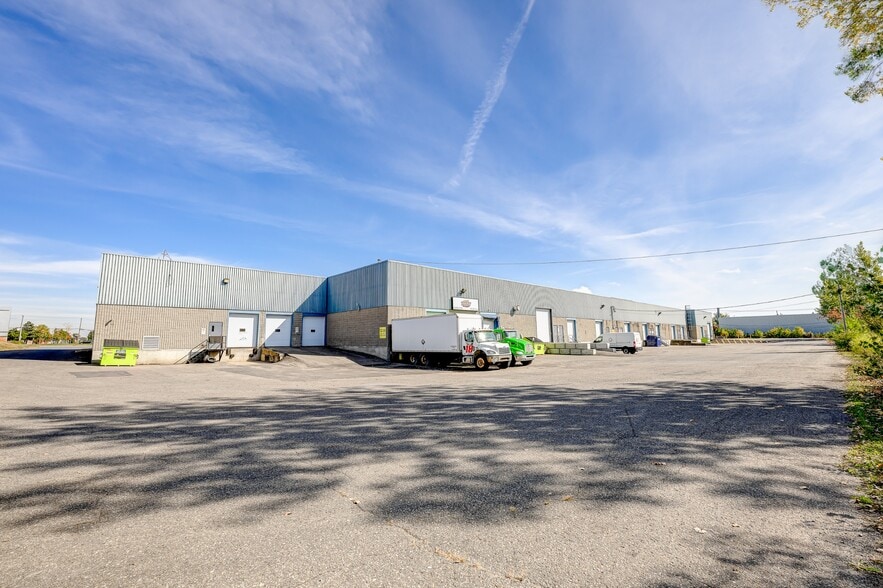 More Photos Of 1405-1453 St Bergar, Laval Warehouse For Lease