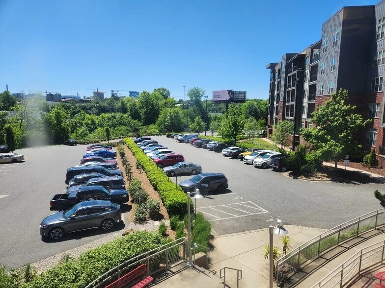 More Photos Of 1307 W Morehead St, Charlotte Office For Lease