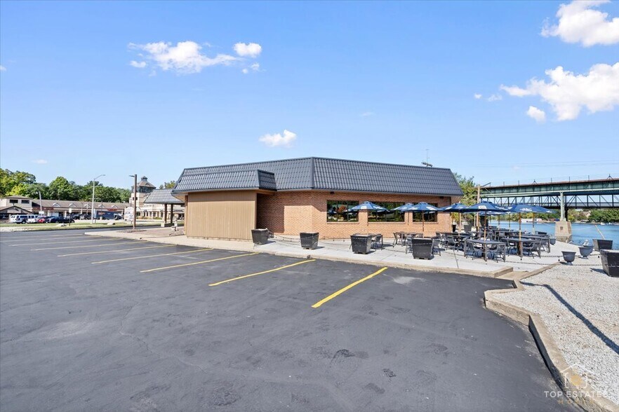 More Photos Of 320 N 2nd St, St Charles Restaurant For Sale