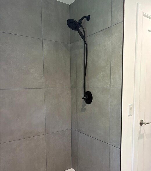 More Photos Of 6230 Lower York Rd, New Hope Freestanding For Sale