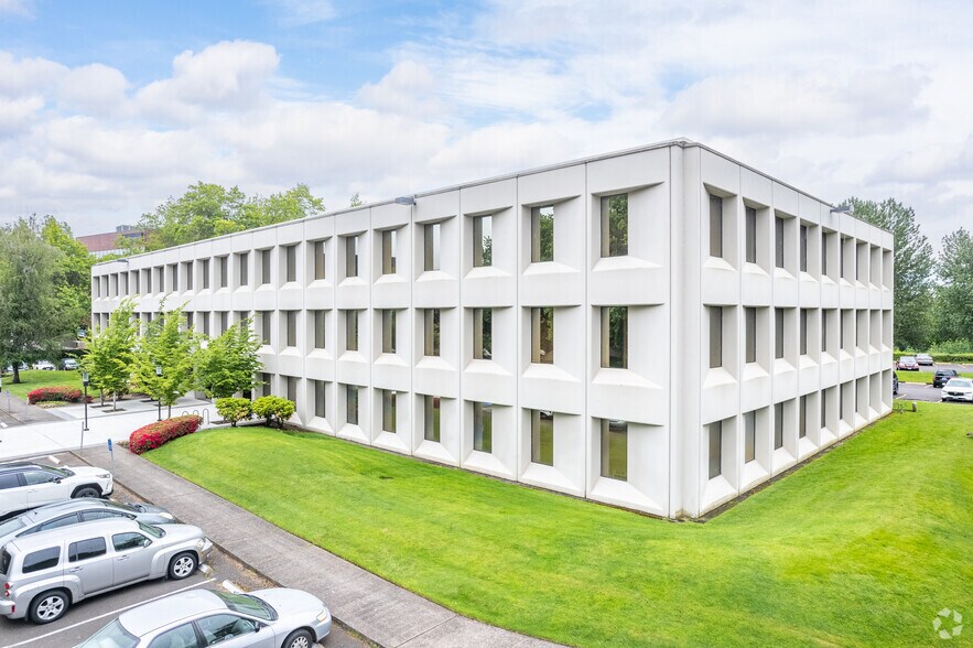 More Photos Of 1600 Valley River Dr, Eugene Office For Lease