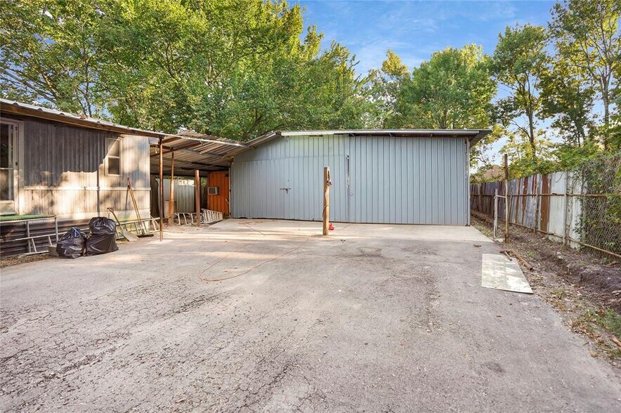 More Photos Of 13338 Elderberry Ln, Houston Industrial For Lease