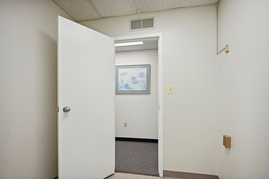 More Photos Of 2117-2123 Klockner Rd, Trenton Medical For Sale