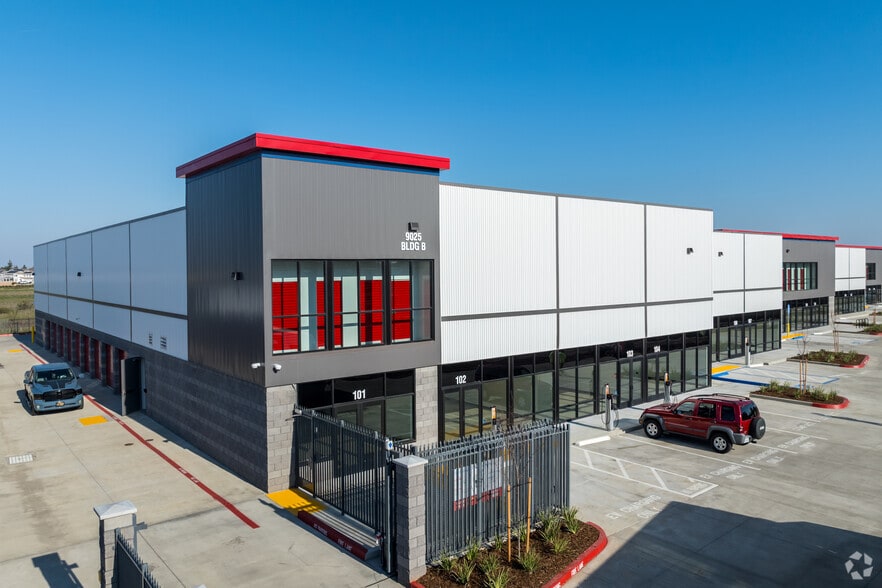 More Photos Of 9025 Big Horn Blvd, Elk Grove Flex For Lease