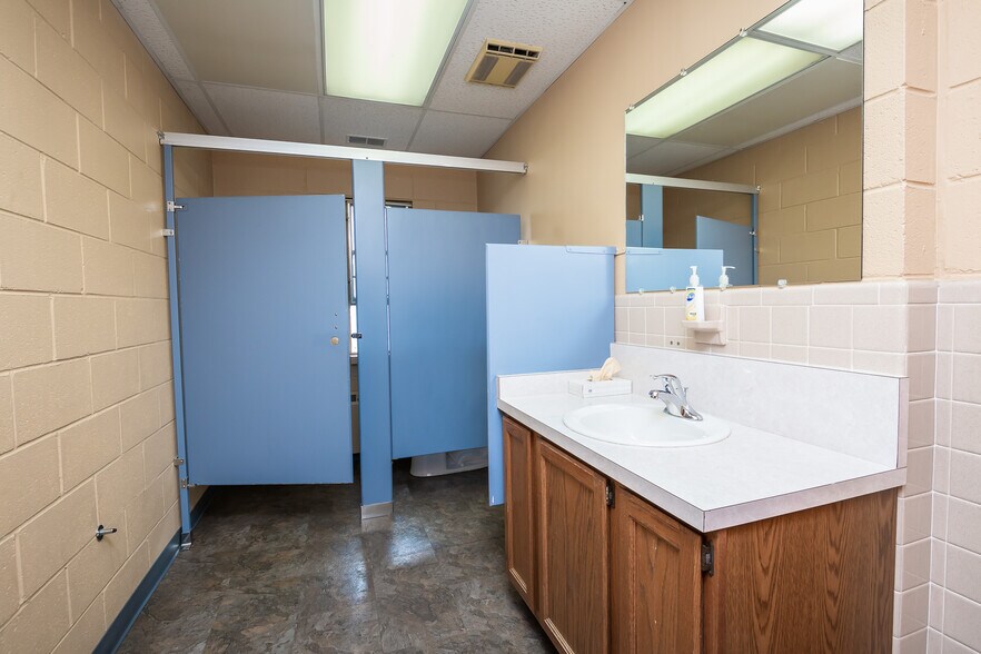 More Photos Of 733 Country Club Dr, Xenia Religious Facility For Sale