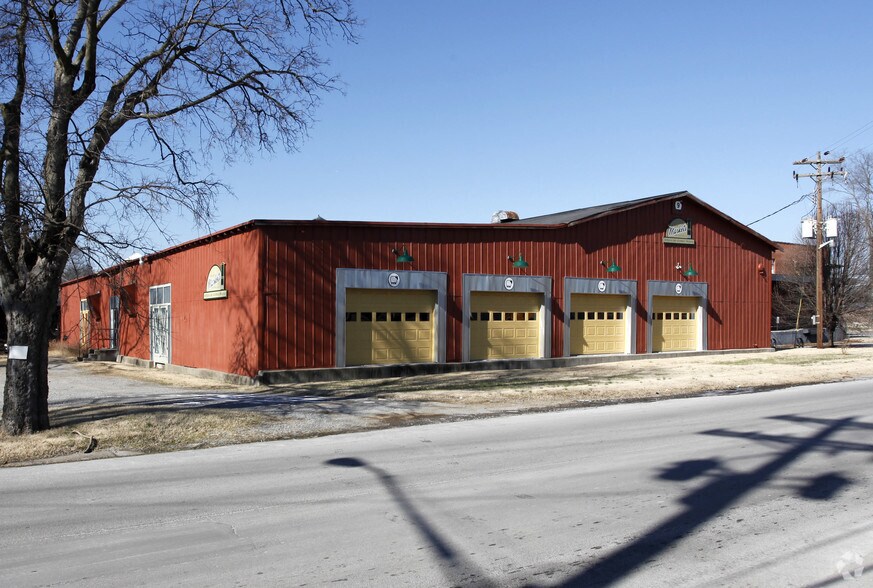 More Photos Of 300 N Maple St, Lebanon Unknown For Lease