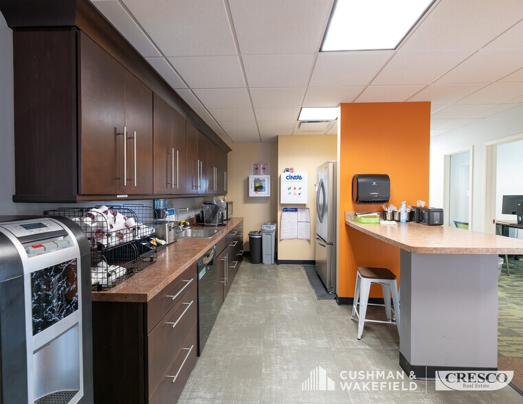More Photos Of 1621 Euclid Ave, Cleveland Office For Lease