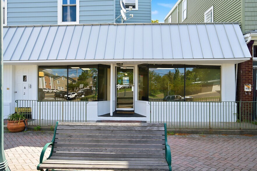 More Photos Of 422-440 Main St, Avon By The Sea Storefront Retail Residential For Lease
