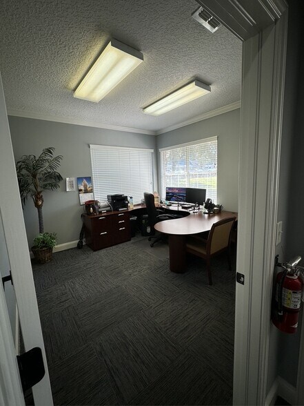 More Photos Of 11555 Central Pky, Jacksonville Office For Sale