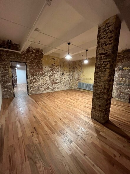 More Photos Of 36 Waverly Ave, Brooklyn Showroom For Lease