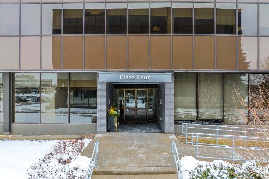 More Photos Of 2000 Argentia Rd, Mississauga Unknown For Lease