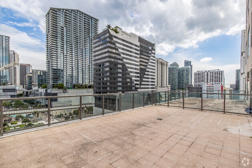 More Photos Of 175 SW 7th St, Miami Medical For Sale