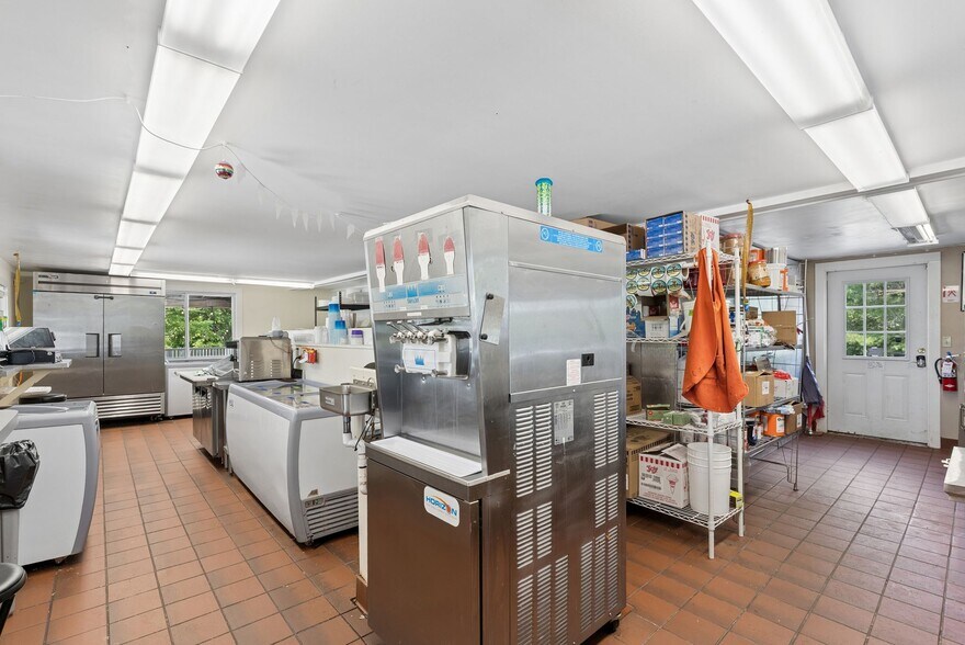 More Photos Of 150 US ROUTE 1, Freeport Fast Food For Sale