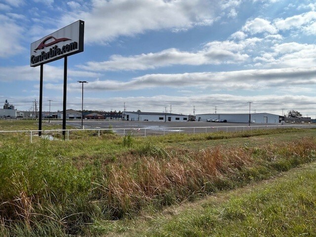 More Photos Of 3141 Outer Rd, Scott City General Retail For Lease