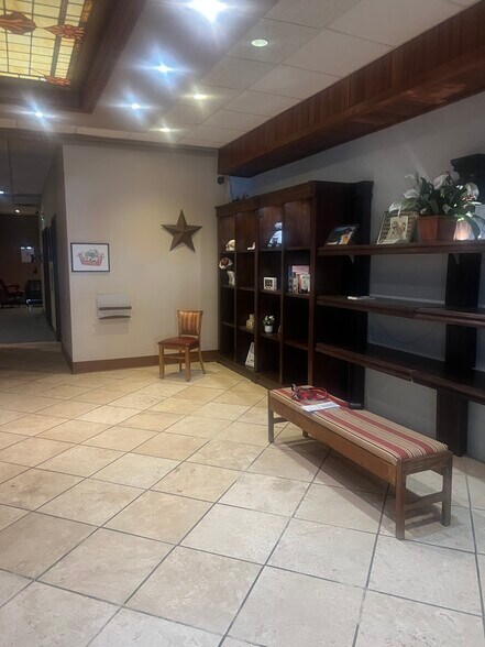 More Photos Of 910 Race St, Cincinnati Storefront Retail Office For Lease