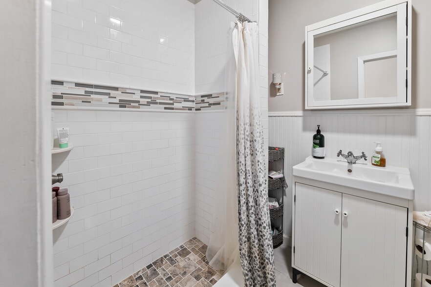 More Photos Of 179 Hackensack Plank Rd, Weehawken Multifamily For Sale