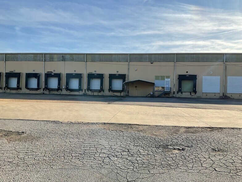 More Photos Of 2214 S Green St, Tupelo Warehouse For Lease