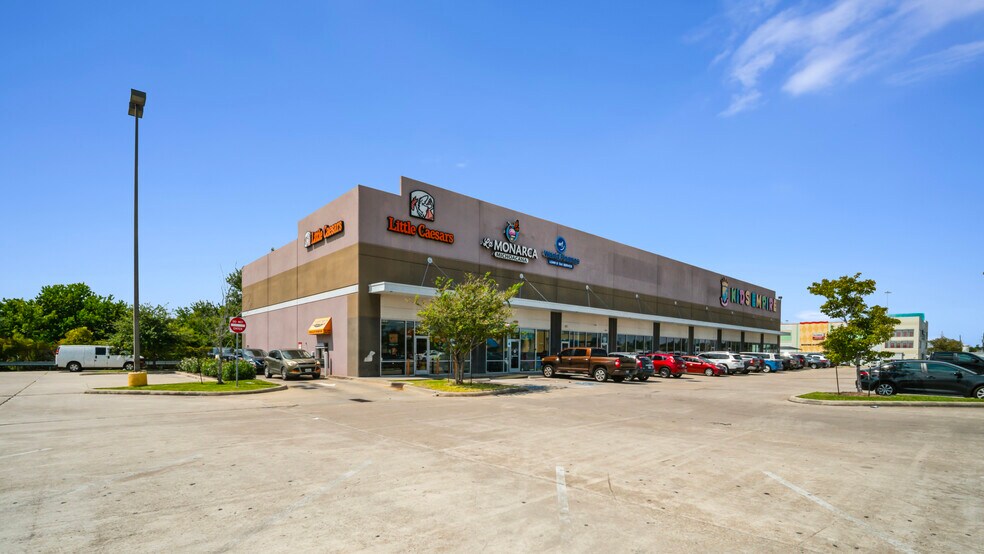 More Photos Of 10404 Gulf Fwy, Houston Storefront For Sale