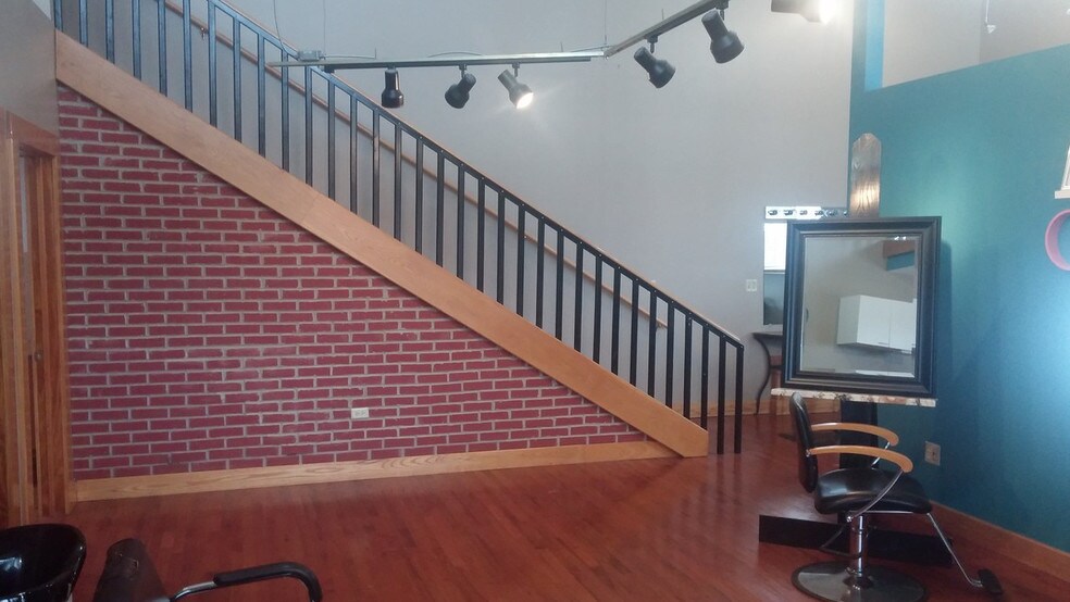 More Photos Of 1041 Shawnee Rd, Lima Freestanding For Lease