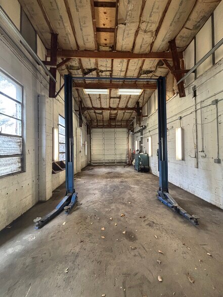 More Photos Of 25215 Vista Rd, Hollywood Flex For Lease