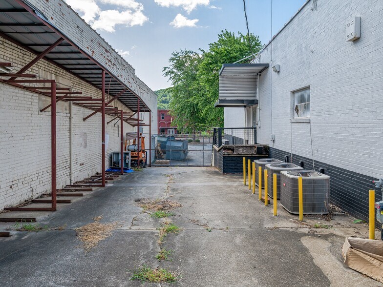 More Photos Of 105 W Henderson St, Marion General Retail For Sale