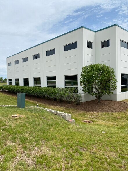 More Photos Of 1710 Afton Rd, Sycamore Warehouse For Sale