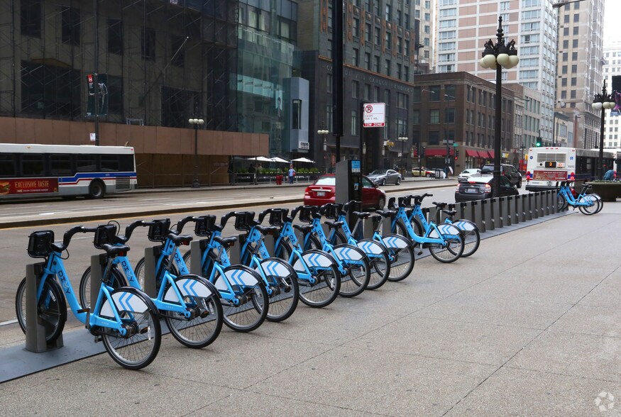 More Photos Of 324-328 N Michigan Ave, Chicago Storefront Retail Office For Lease