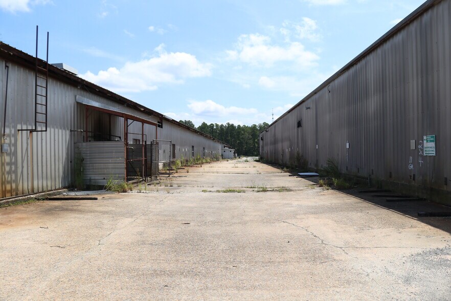 More Photos Of 2-4 N Gill St, Hazlehurst Manufacturing For Lease