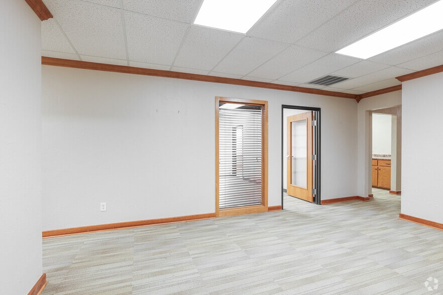 More Photos Of 3000 S Berry Rd, Norman Medical For Sale