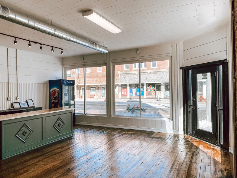 More Photos Of 200 W Main St, Staunton General Retail For Lease