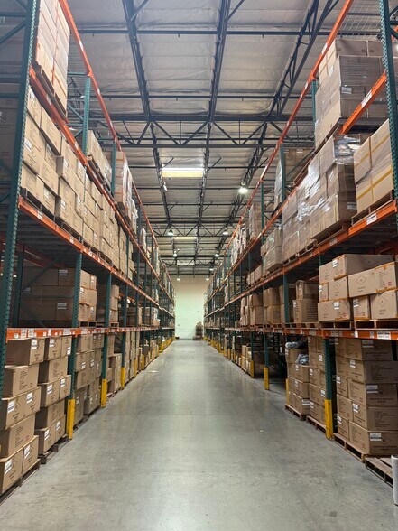 More Photos Of 6600 Bandini Blvd, Commerce Distribution For Lease