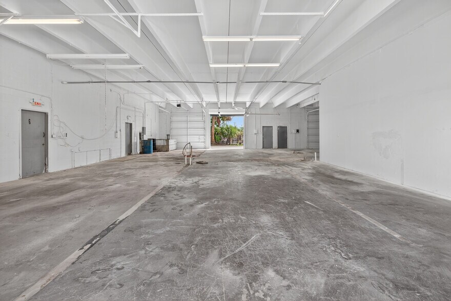 More Photos Of 1460 Cypress Dr, Jupiter Warehouse For Lease