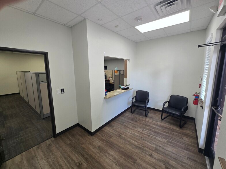 More Photos Of 1011 Surrey Ln, Flower Mound Office For Lease