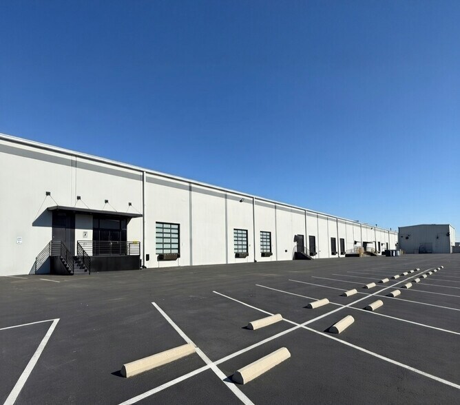 Primary Photo Of 12224 Montague St, Pacoima Distribution For Lease